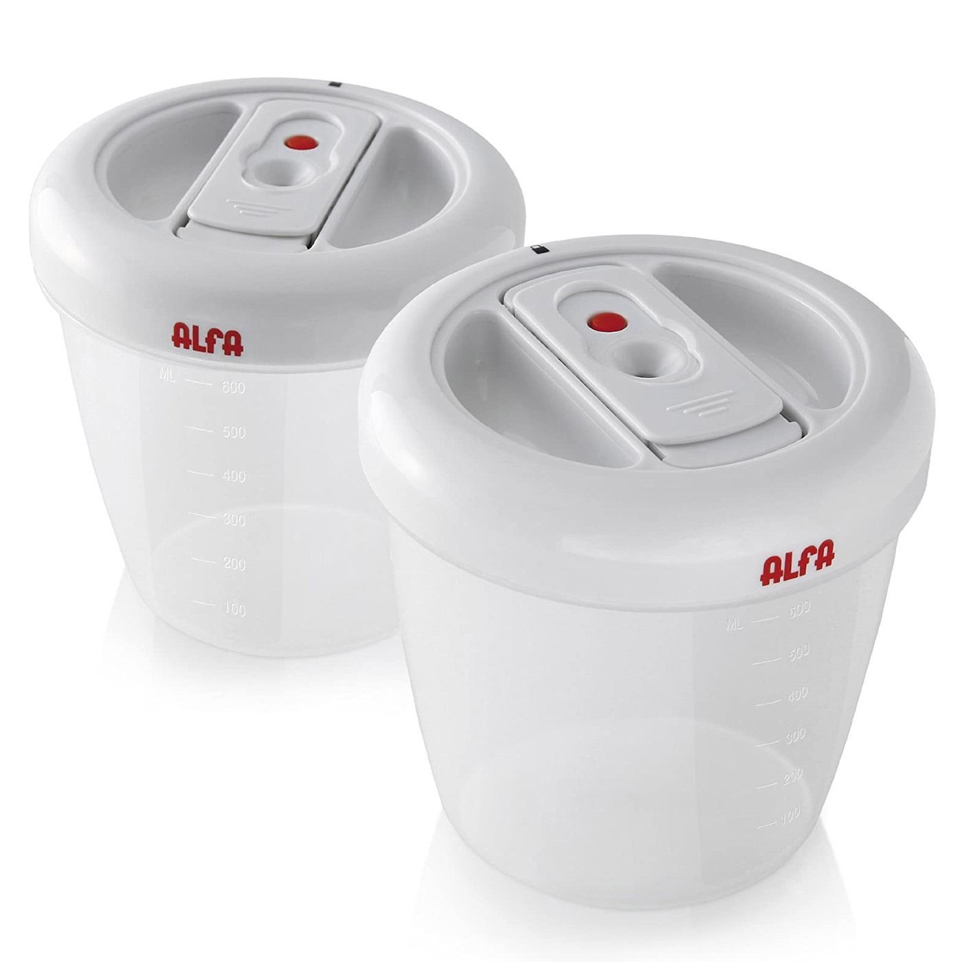 Un par de tazas medidoras Alfa con tapas blancas.