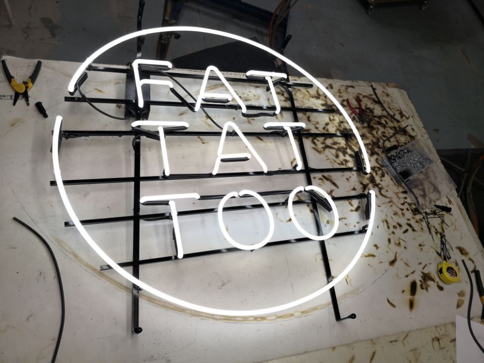 FAT TAT TOO -valomainos