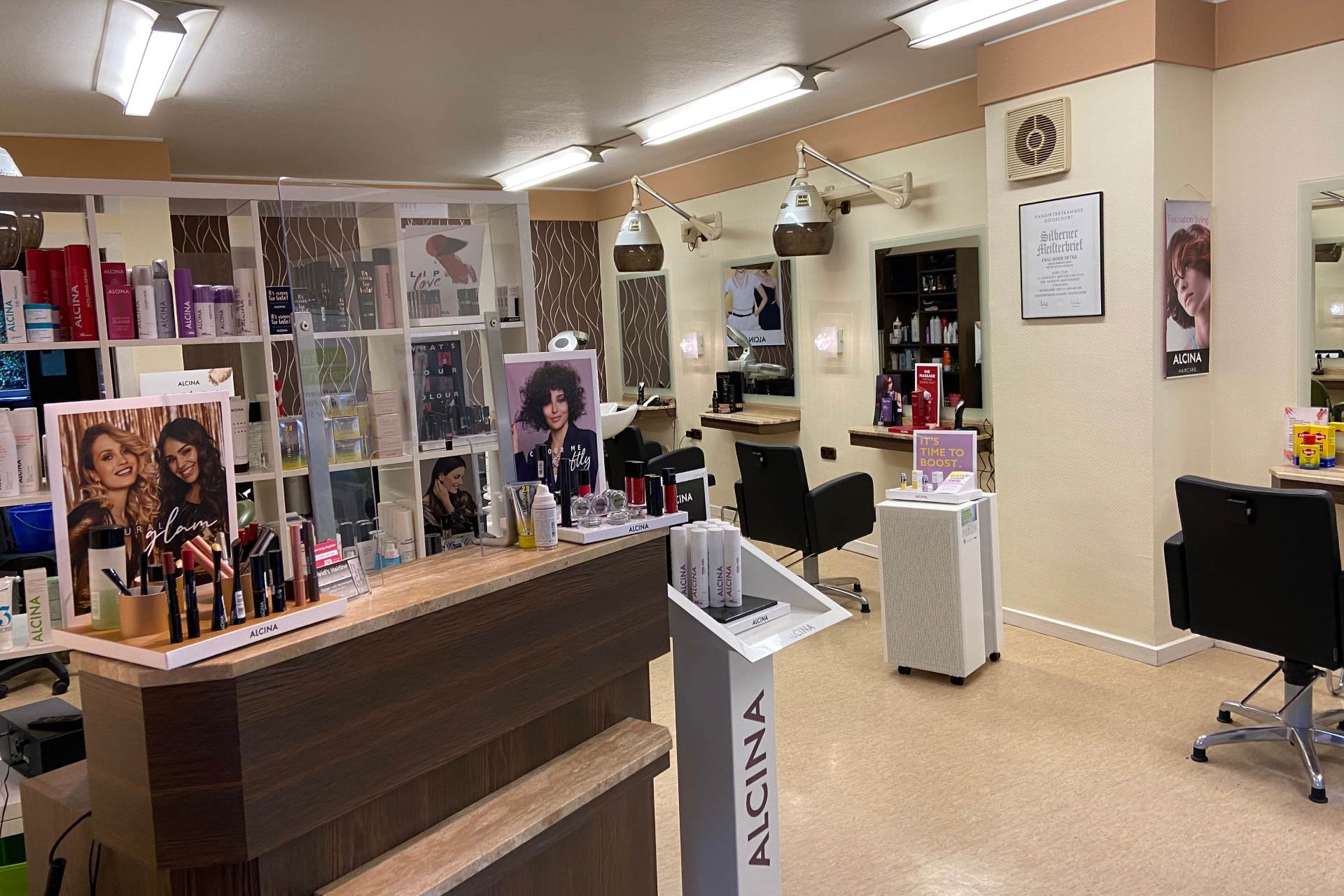 Heidi’s Hairline – Salon