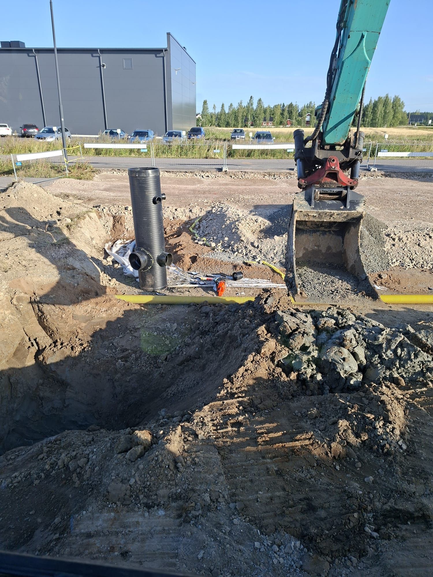 Salaojaremontti ja hulevesijärjestelmät Reisjärvi.