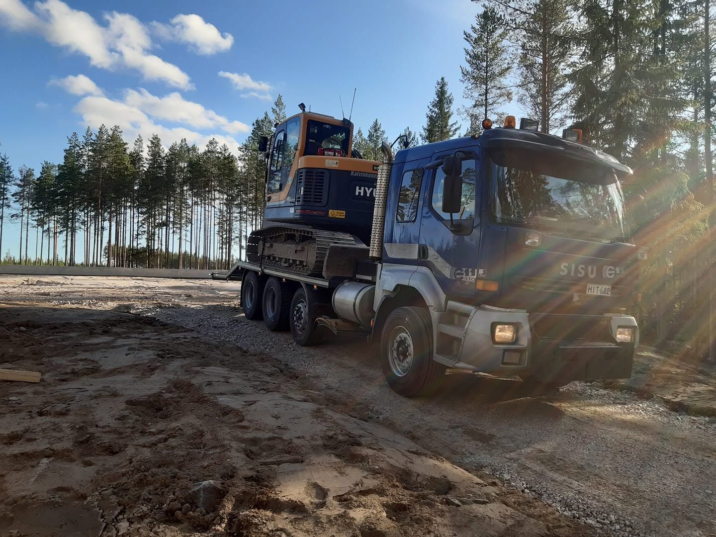 Raskaat ja kevyemmät maanrakennustyöt Pohjois-Pohjanmaalla.