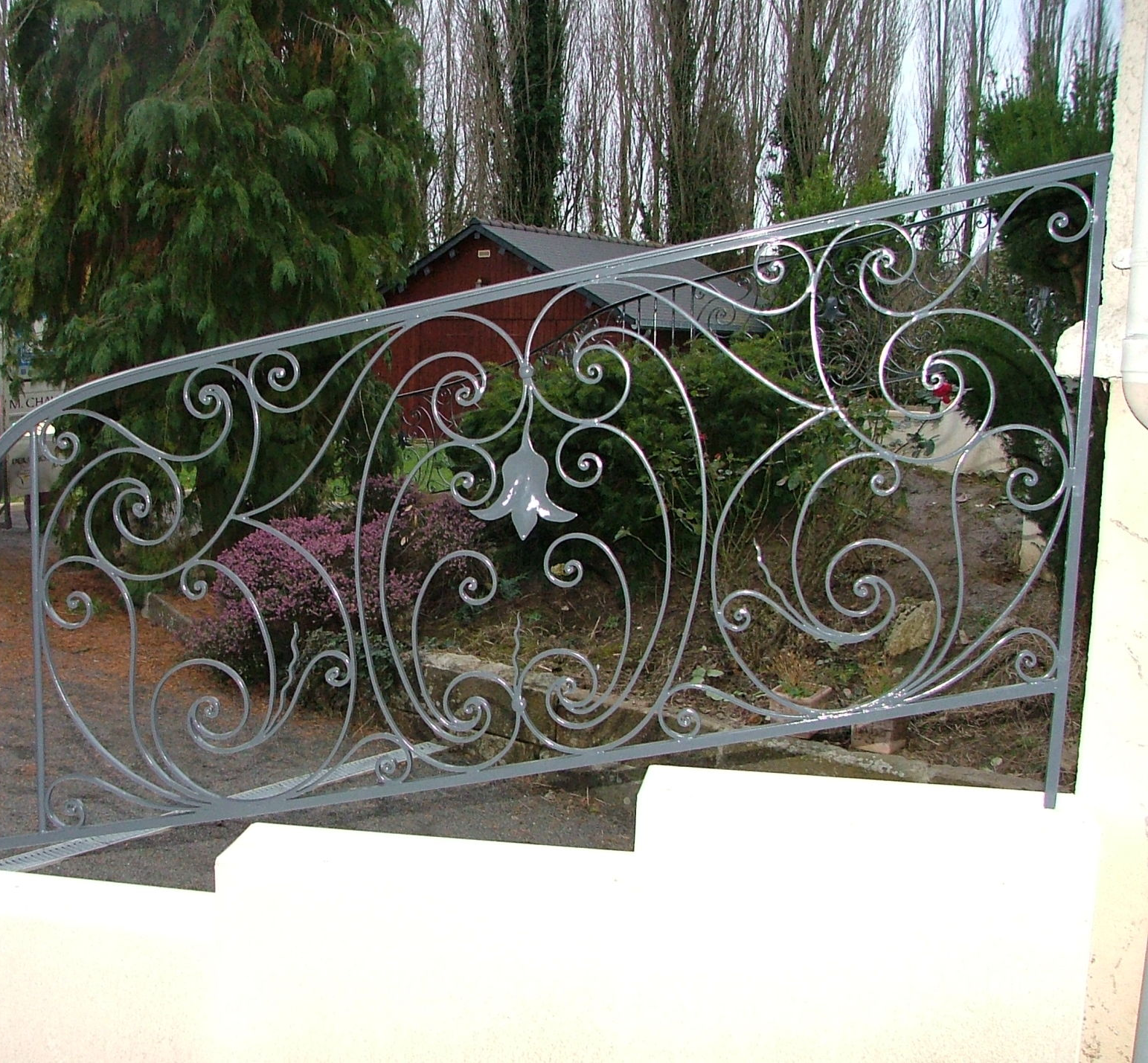 Rampe d'escalier fer forgé grise