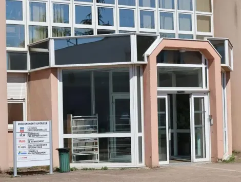 Photo de l'entrée du centre de formation d'Auxerre.