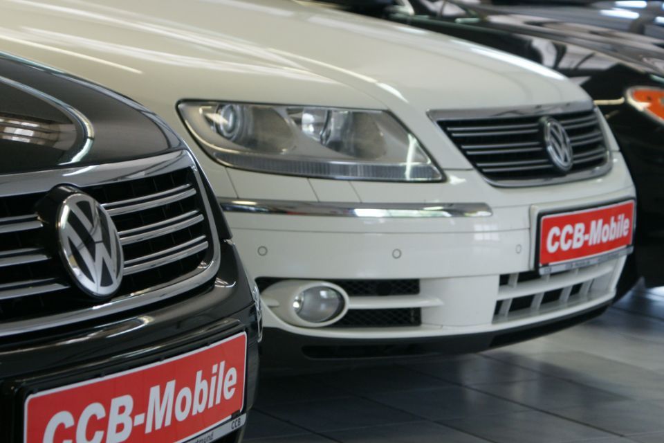 zwei VW Limousinen