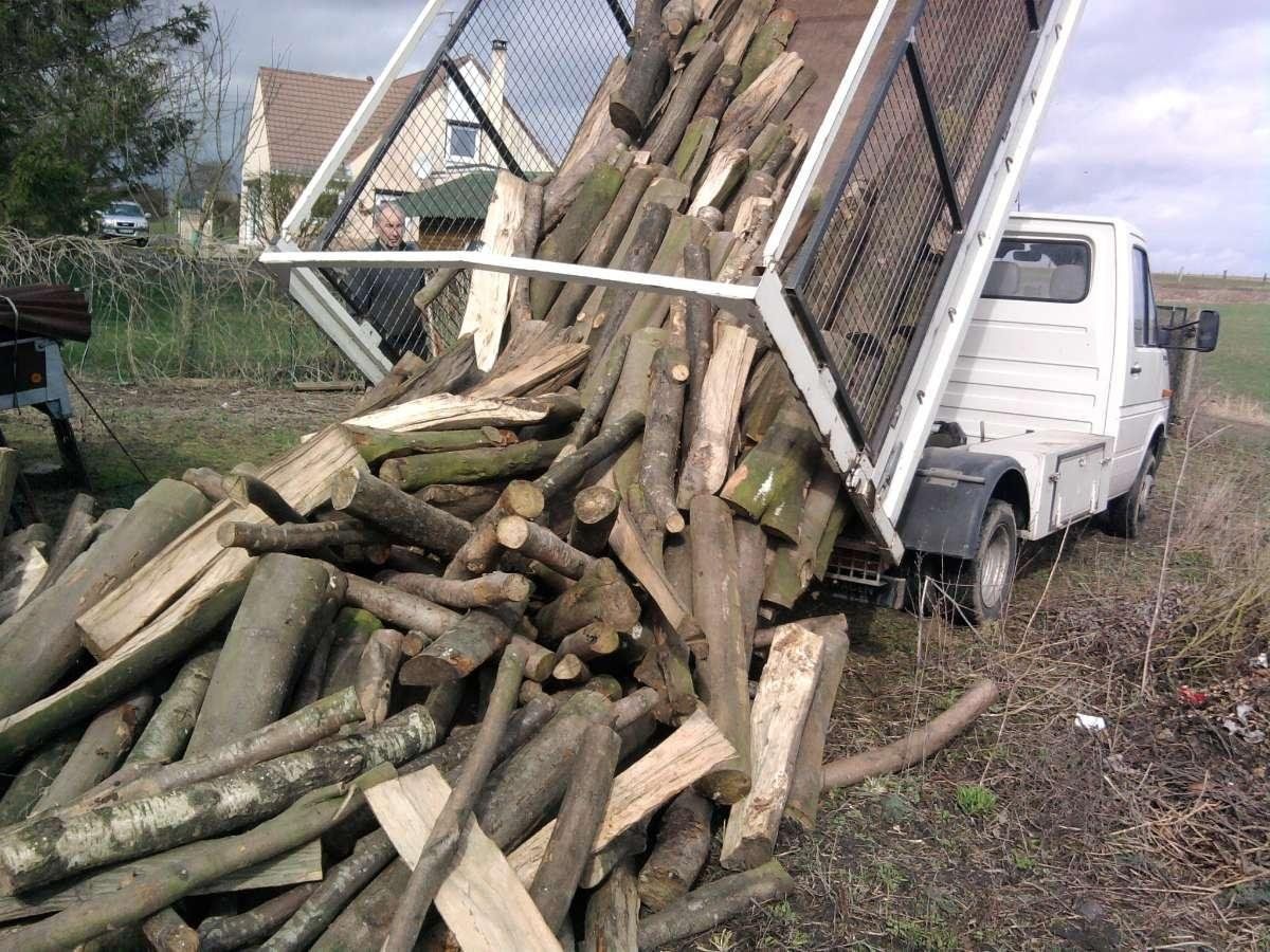 SARL DVSE à Fontaine au Bois dans le Nord est spécialisé dans le façonnage, la vente et livraison de bois