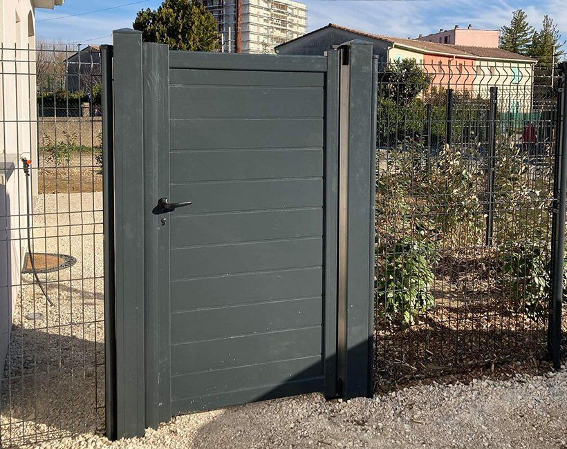 Portillon de cloture en métal