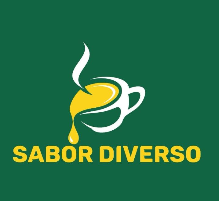 Logotipo: Taza blanca con l&iacute;quido amarillo derram&aacute;ndose y vapor ascendiendo sobre fondo verde.