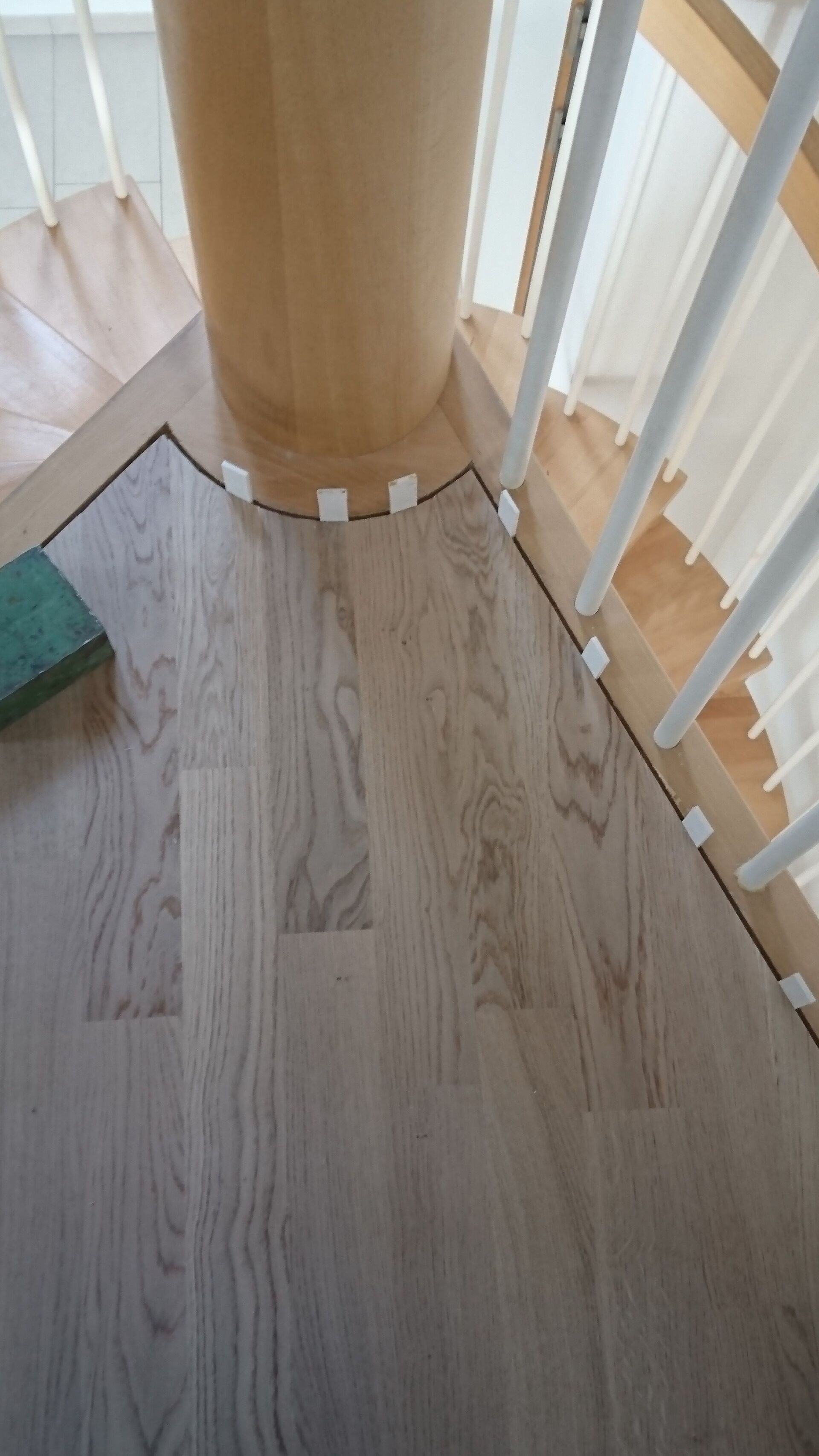 Parkett dunkelbraun - Andreas Schumacher Teppiche und Bodenbeläge - Watt