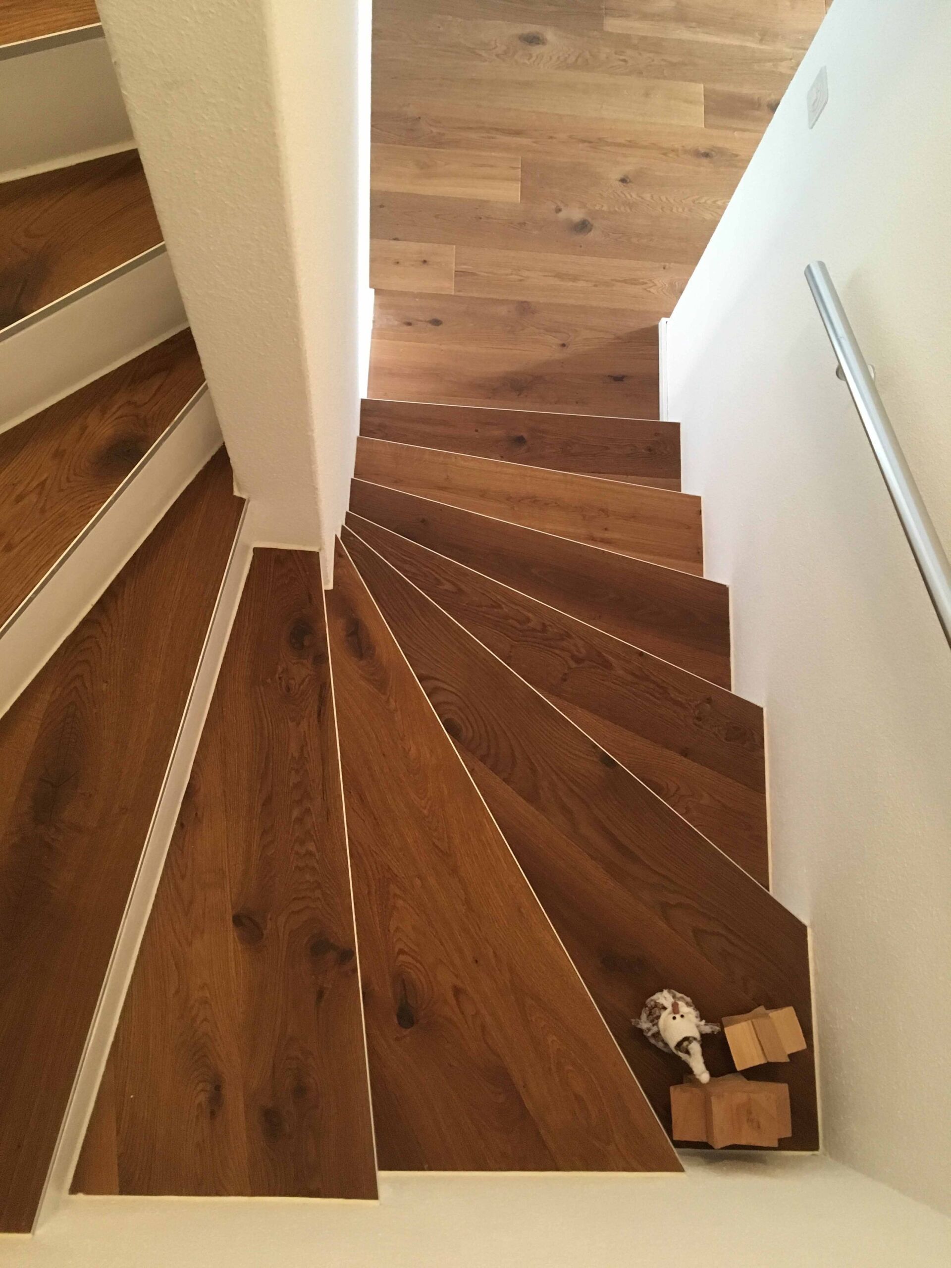 Treppenstufen Holz Mitte - Andreas Schumacher Teppiche und Bodenbeläge - Watt