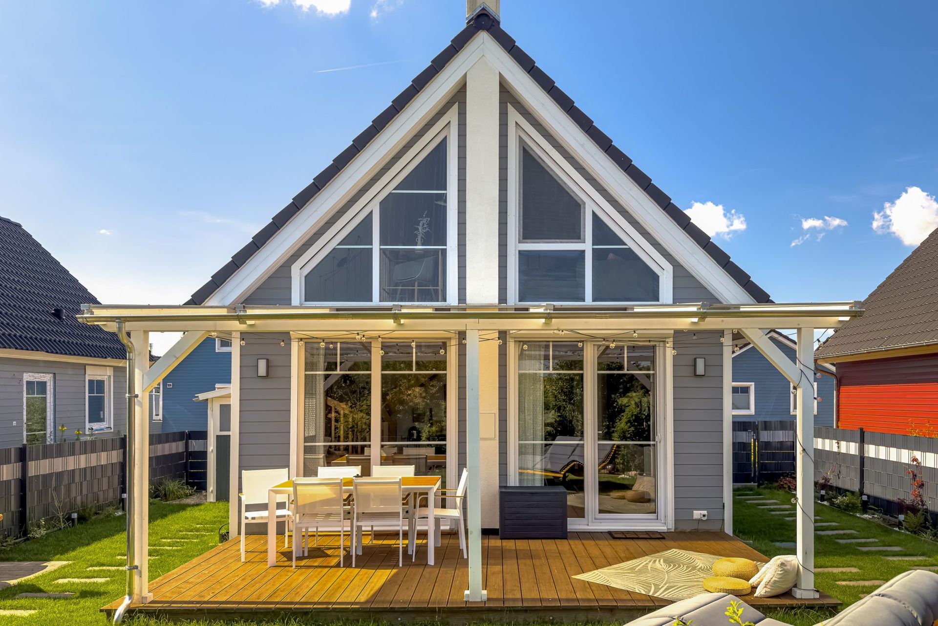 Front of ABAITA Ferienhaus with covered terrace under a blue sky