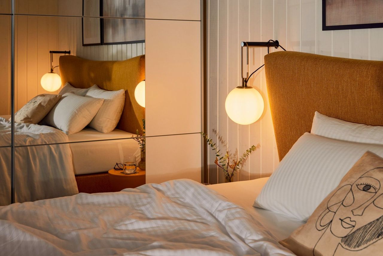 Bedroom 1, bedside detail