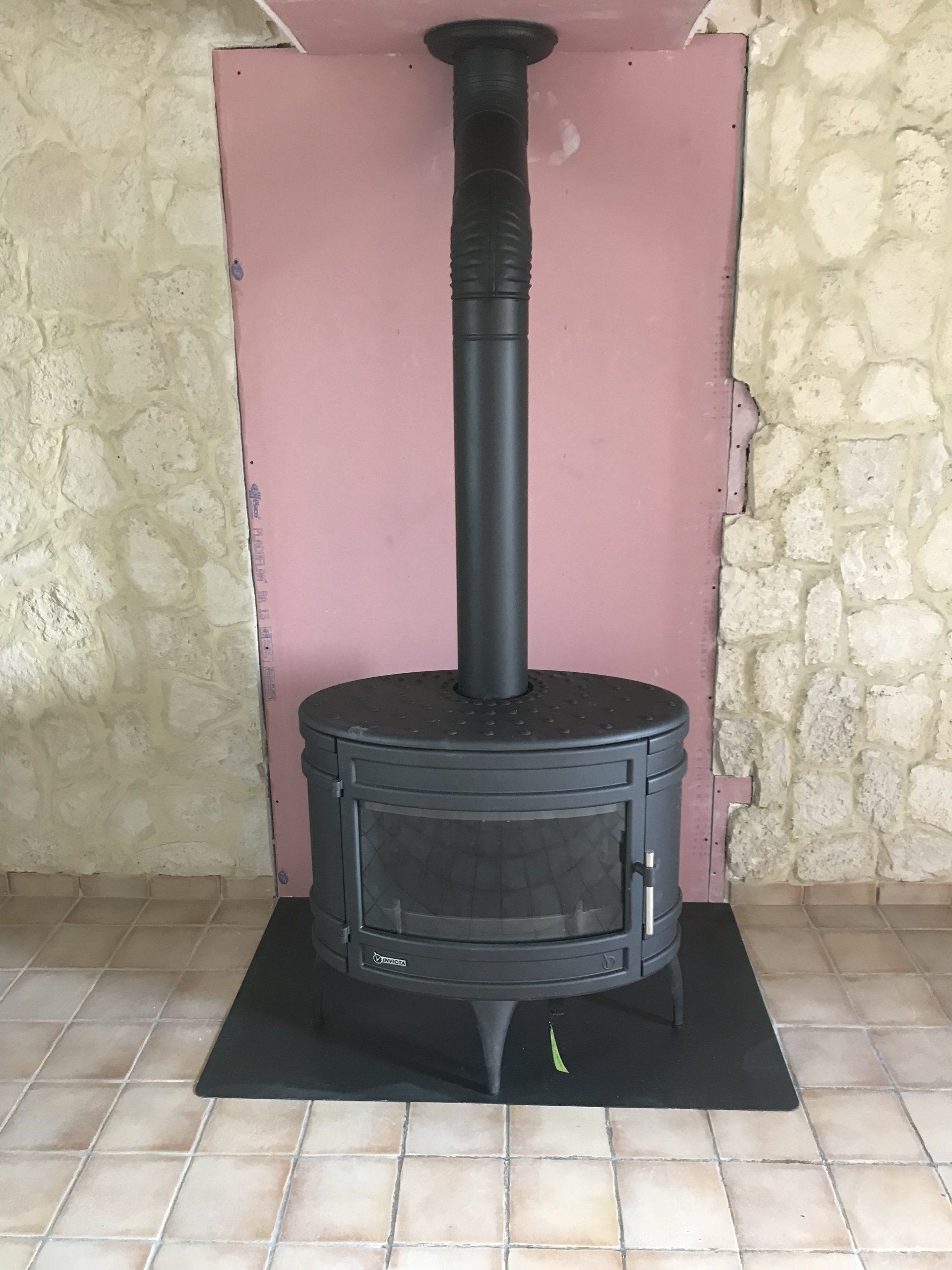 Poêle à bois fond rose