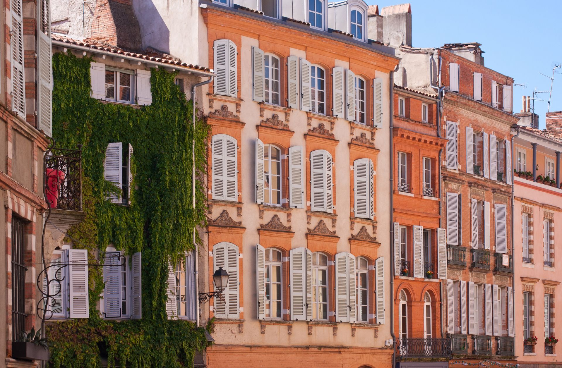 Façades de maison à Toulouse