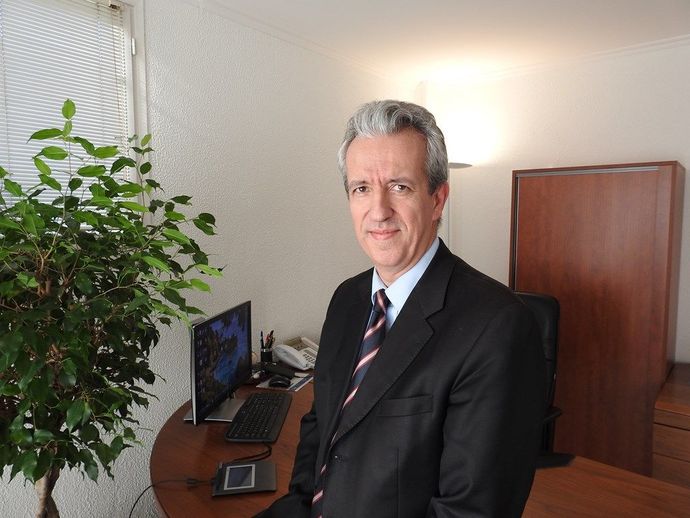 Votre expert immobilier dans son bureau