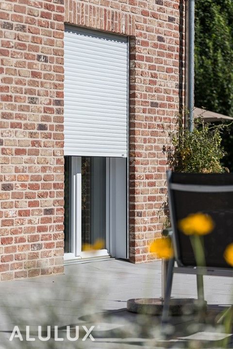 Rollladen am Fenster