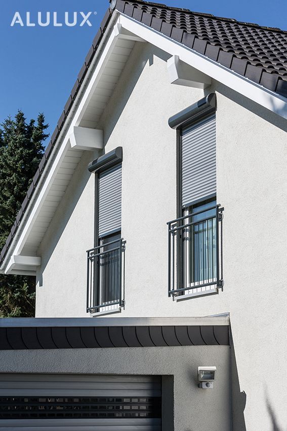 Rollladen am Fenster