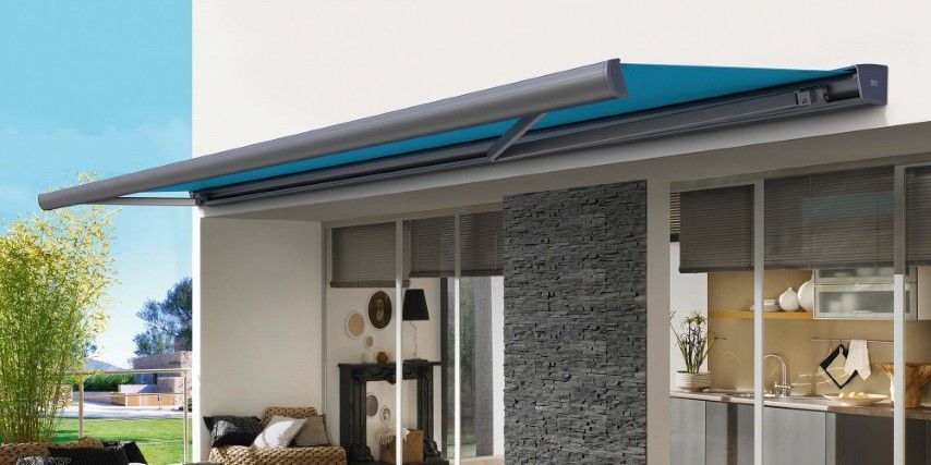 Haus mit hochwertiger Markise