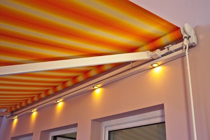 Haus mit hochwertiger Markise