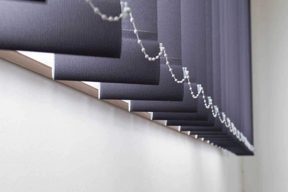 Fenster mit Jalousien