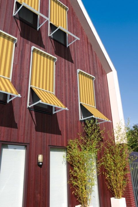 Haus mit hochwertiger Markise