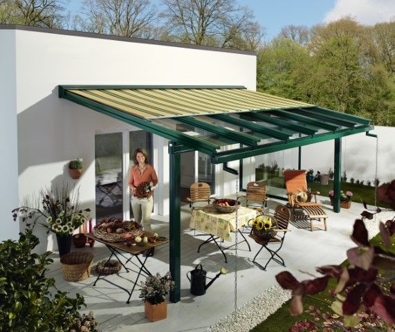 Haus mit hochwertiger Markise