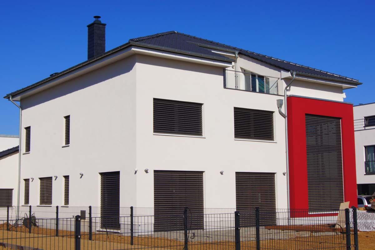 Haus mit Raffstores