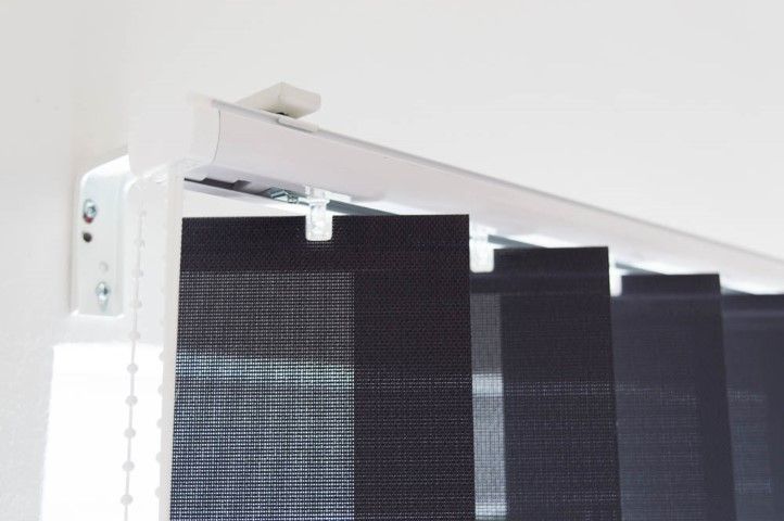 Fenster mit Jalousien