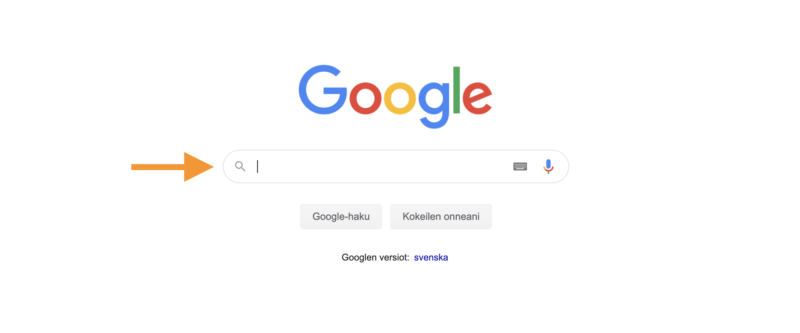 Googlen etusivu, jonka hakupalkki on keskellä ja jonka vasemmalle puolelle osoittaa oranssi nuoli