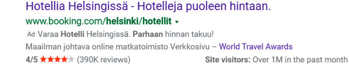 Hotellin Scandic Helsinki Hubin listauskatkelma, jossa on vaaleanpunainen otsikko ja booking.com-linkki, sekä tähtiluokitus ja arvostelut
