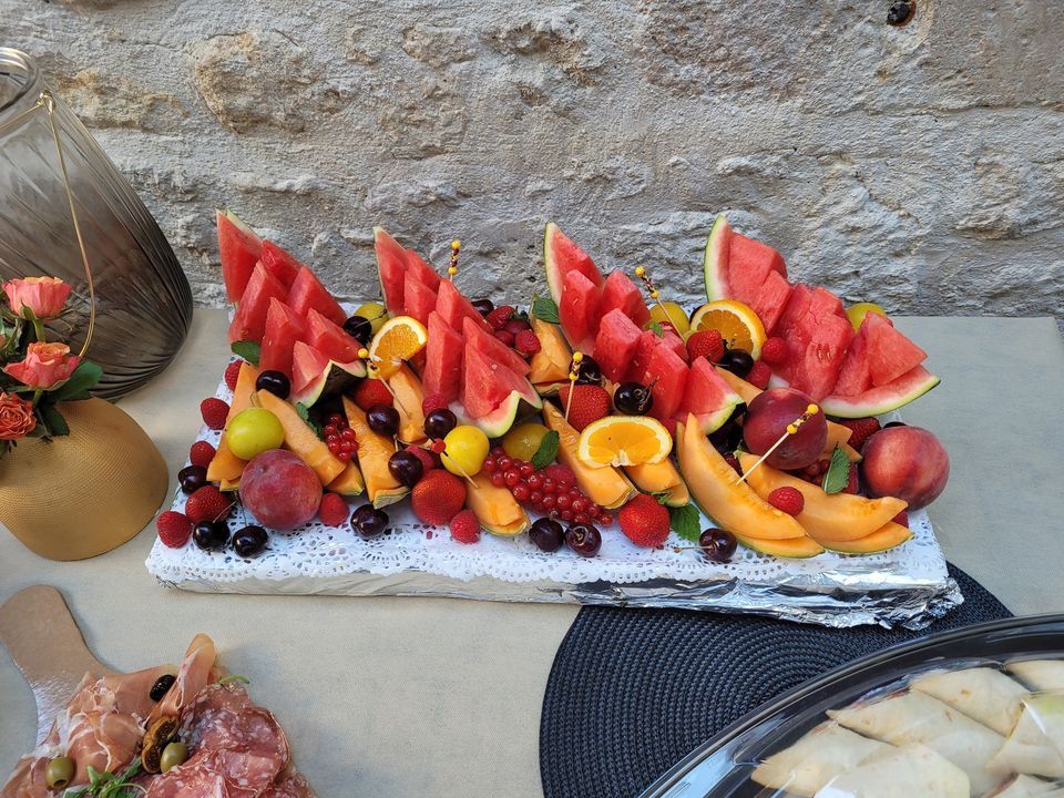 Plateau de fruits avec pastèque