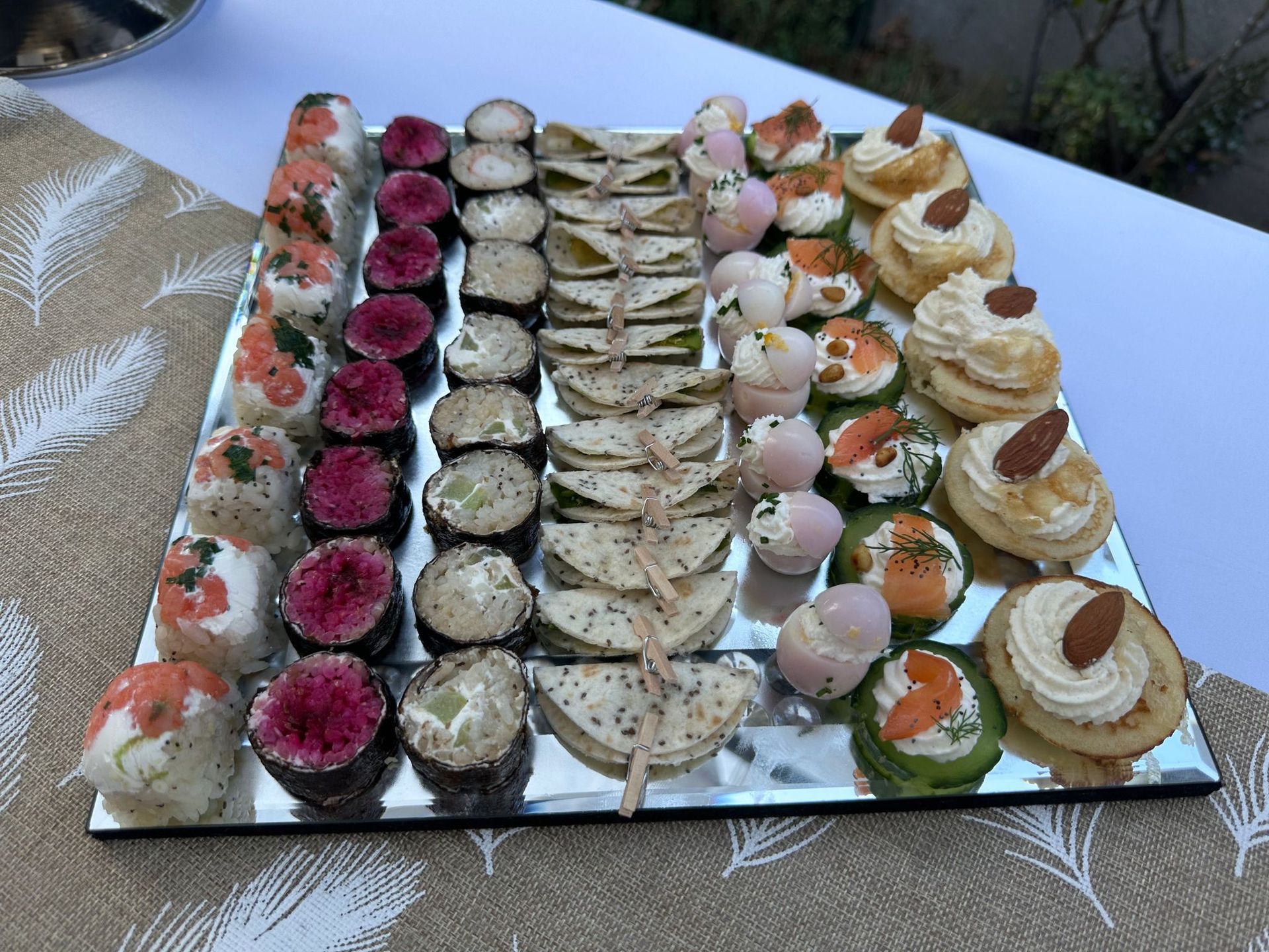 Toasts, sandwichs sur un plateau