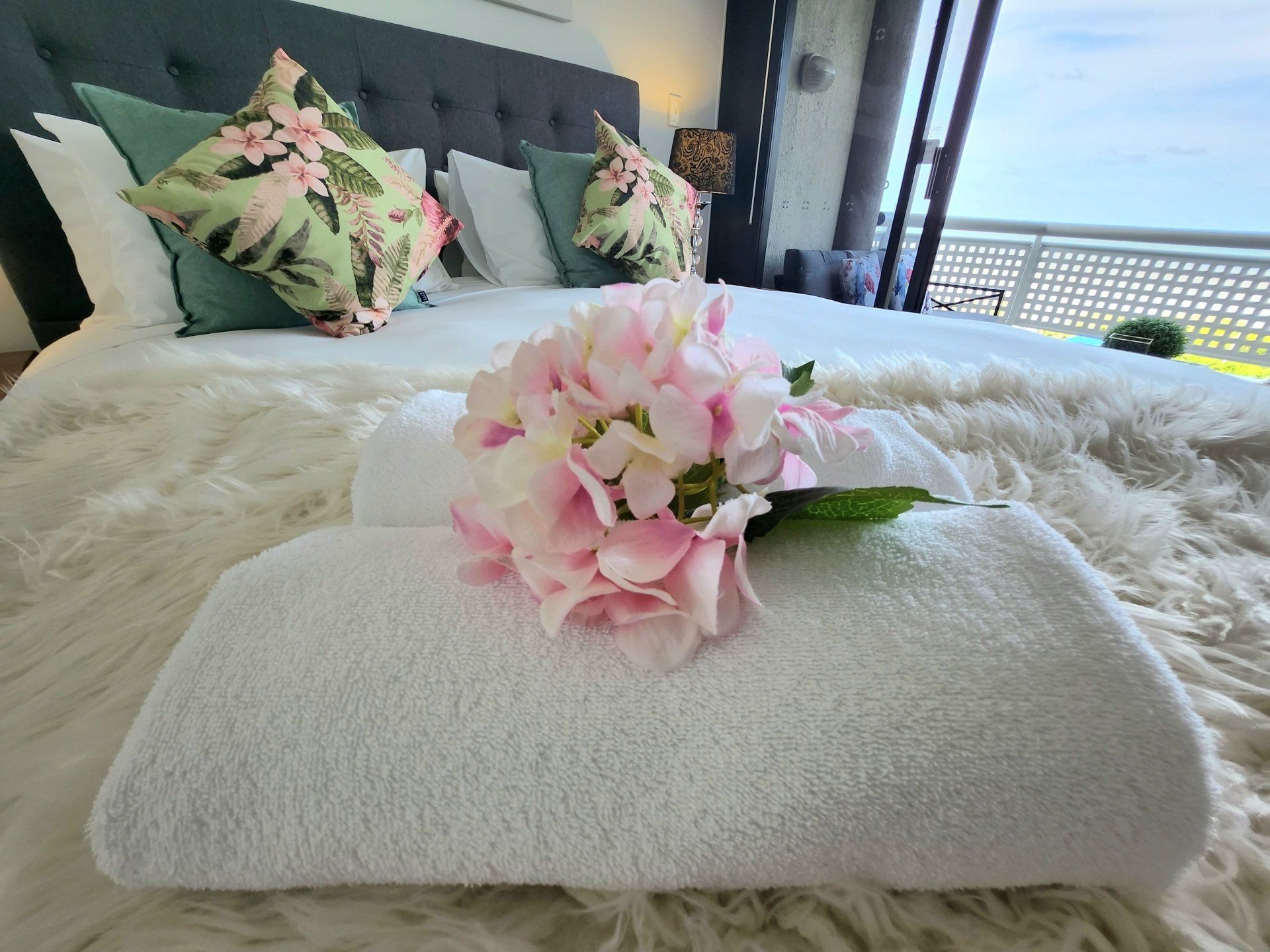 Cairns Luxury Seaview Apartment