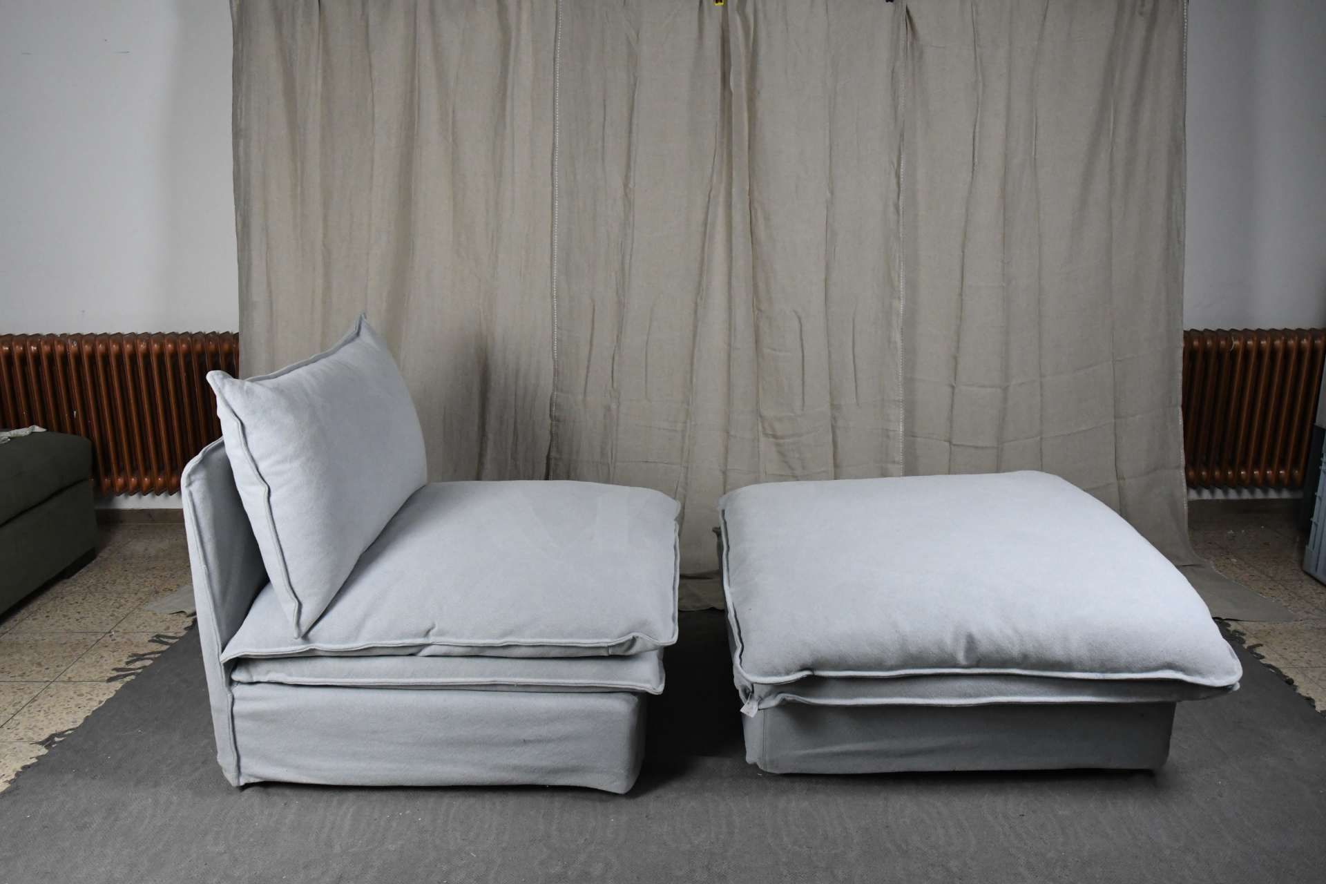 Curdis Sessel, Hocker