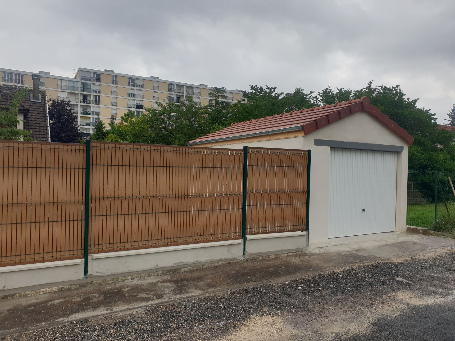 Garage et clôture