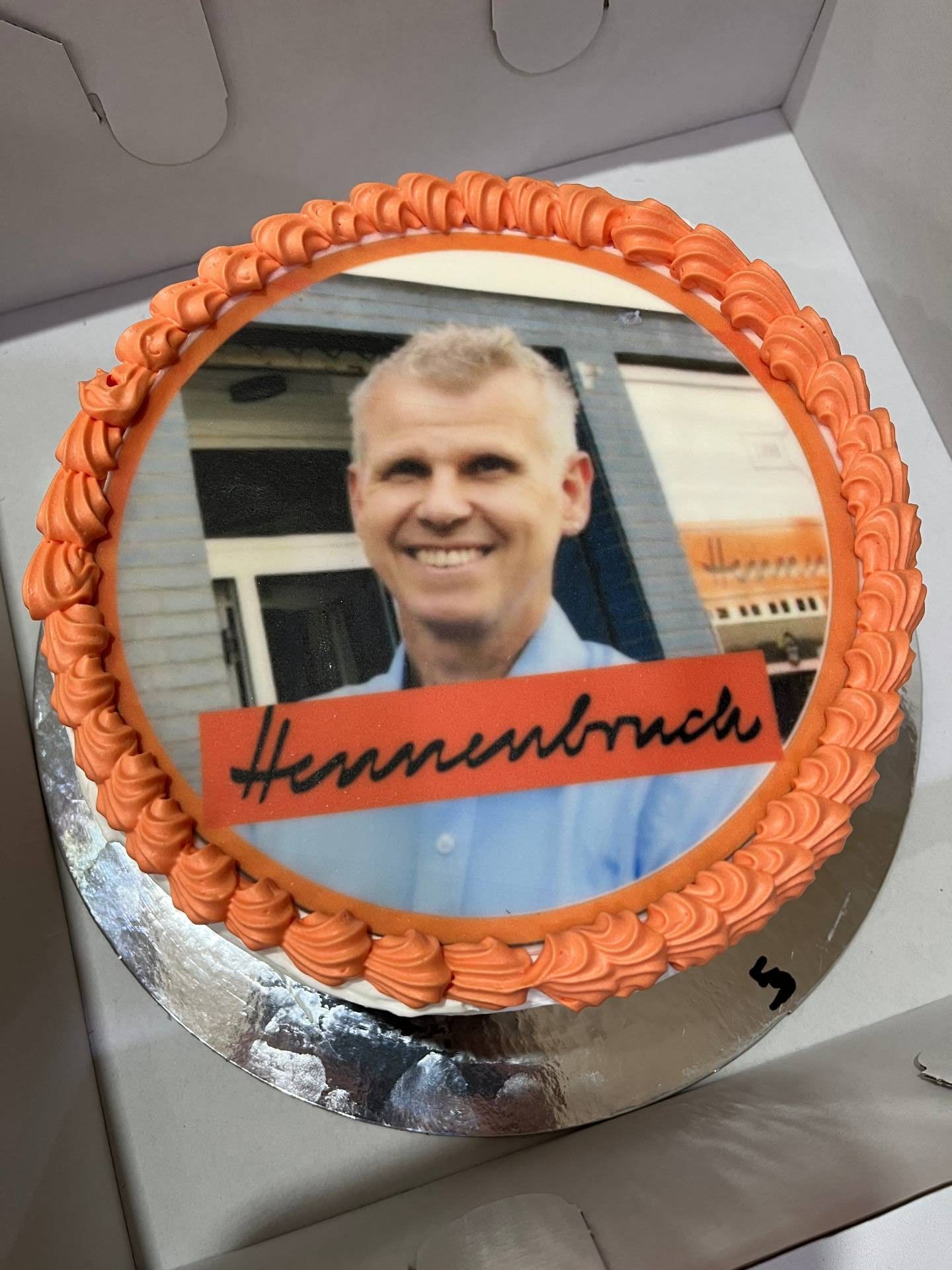 Torte mit Foto-Aufdruck des Inhabers