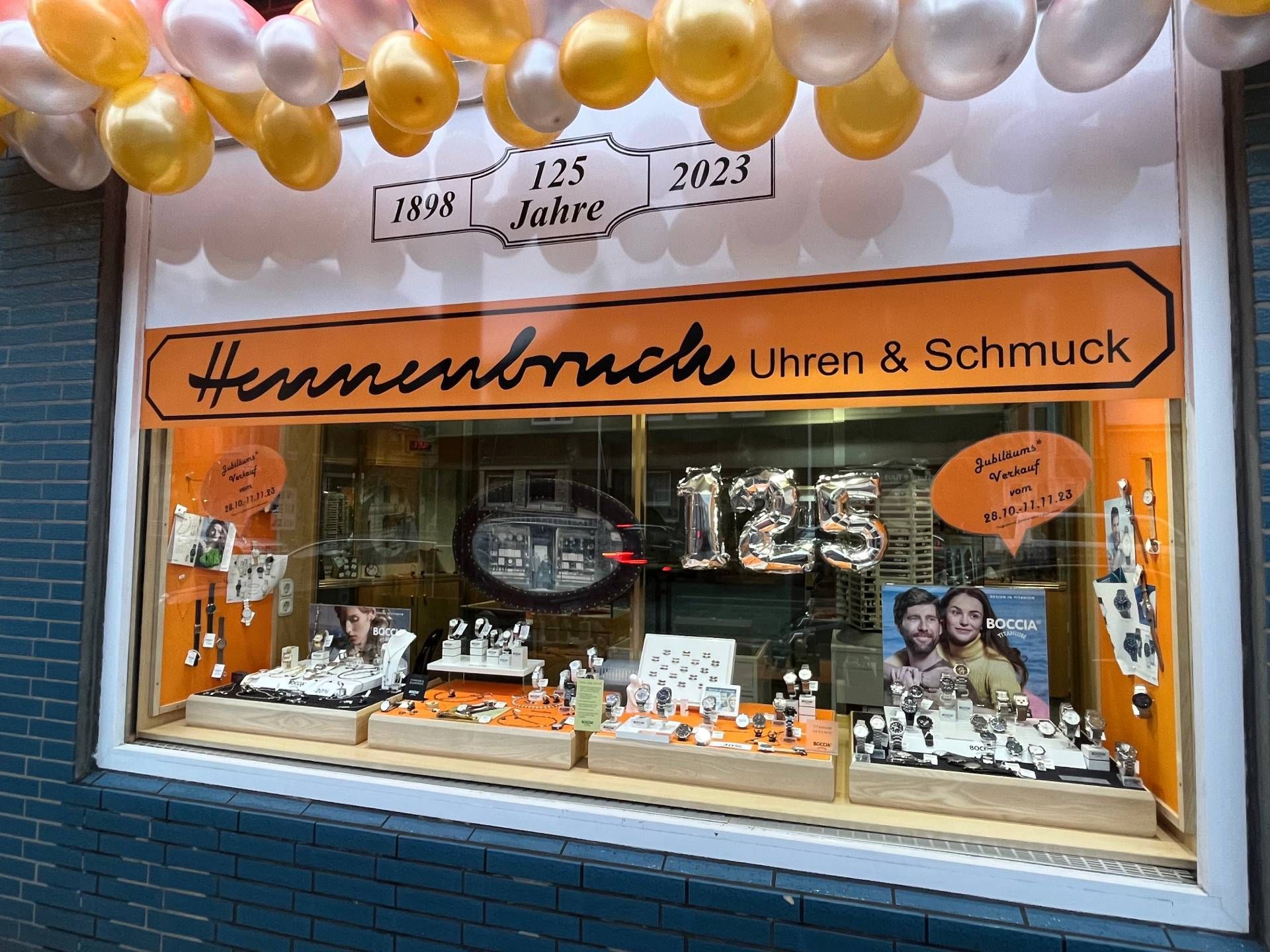 Juwelier Hennenbruck Schaufenster aktuell