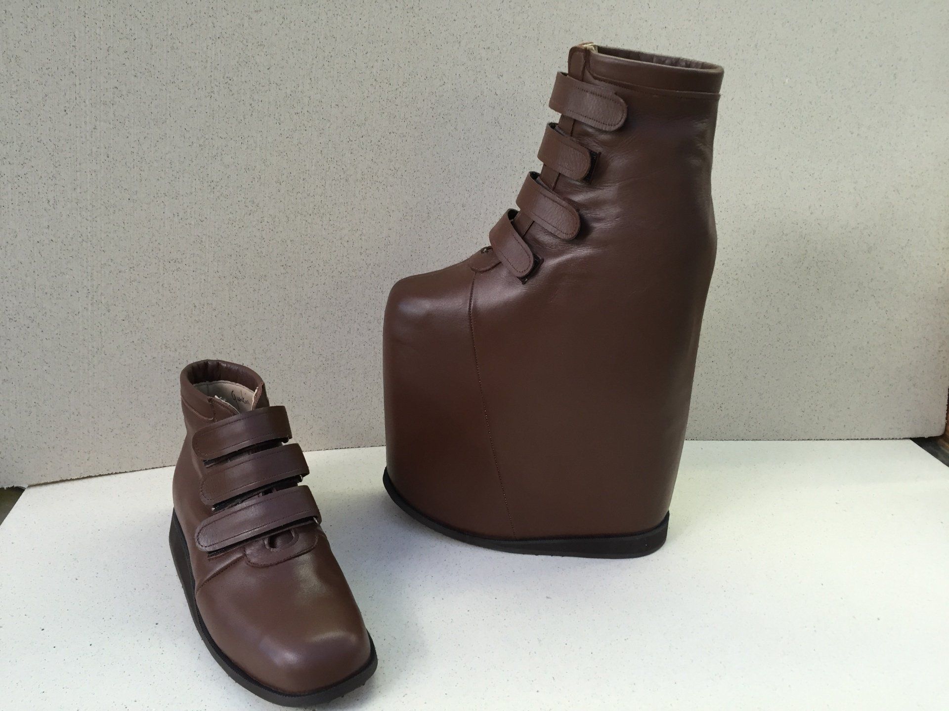 Chaussure marron compensatrice