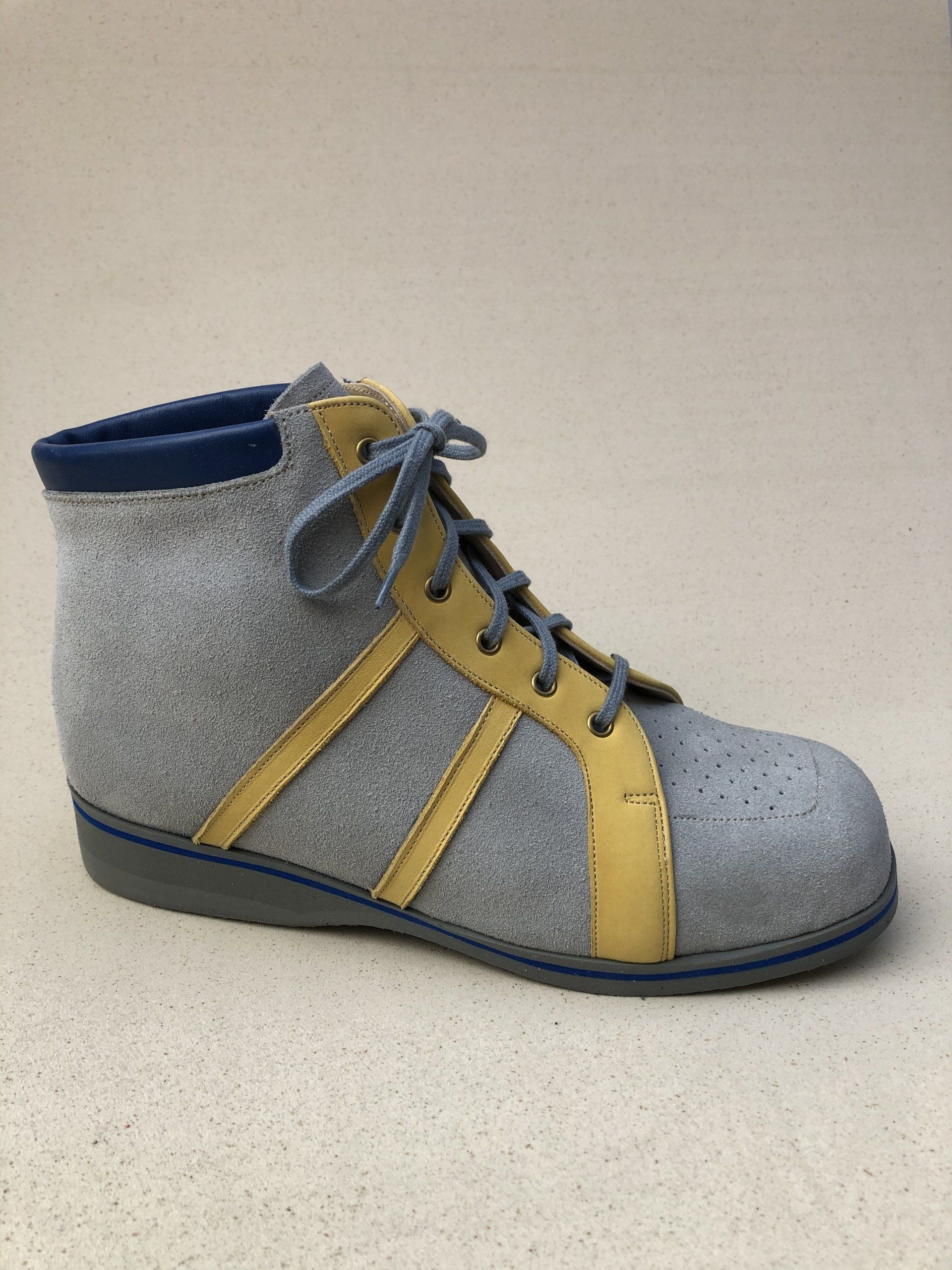 Chaussure d'enfant jaune