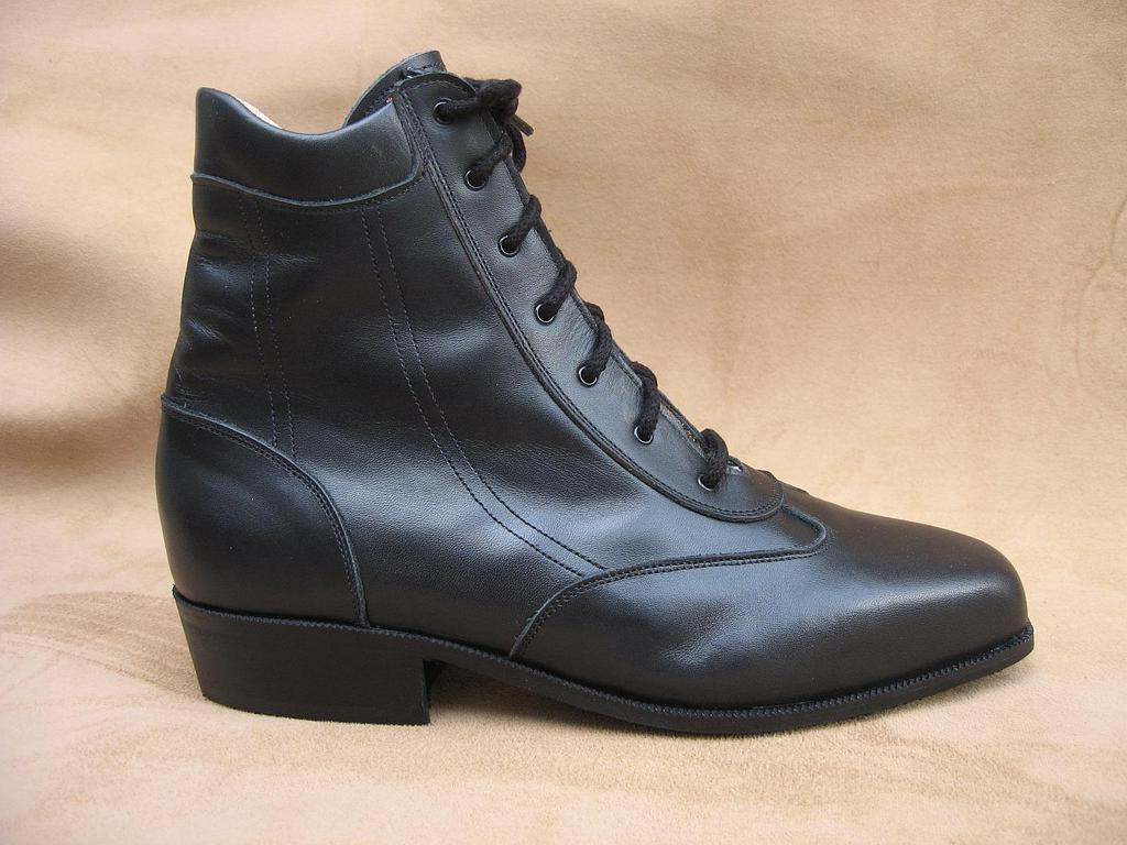 Bottine noire à lacet