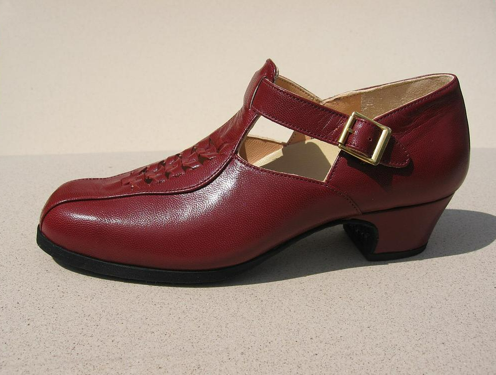Chaussure rouge à bride et talon