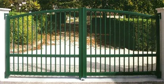 Portail métallique vert