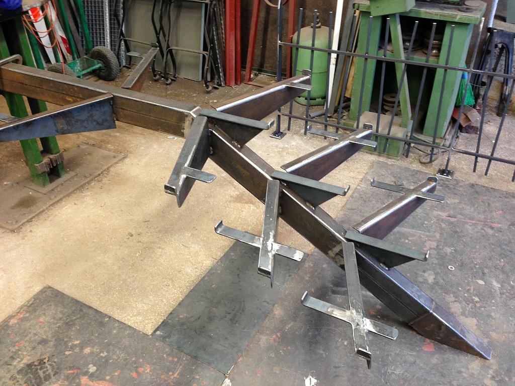 Structure métallique d'escalier en verre