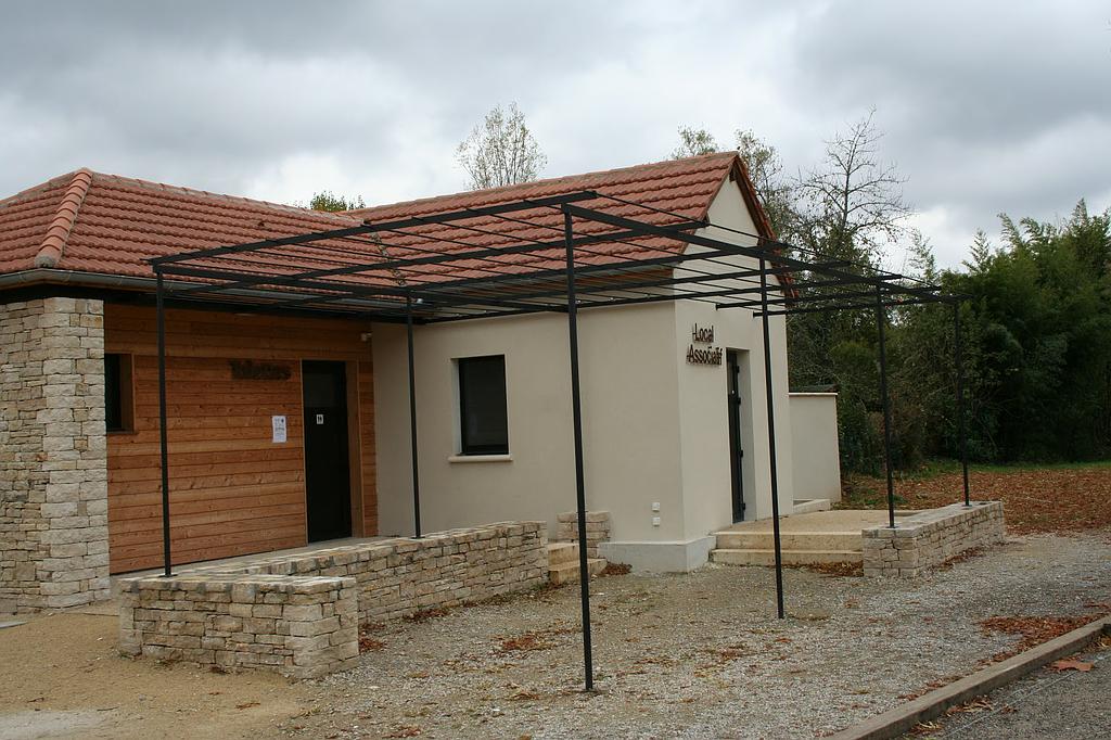Pergolas en fer vue de côté