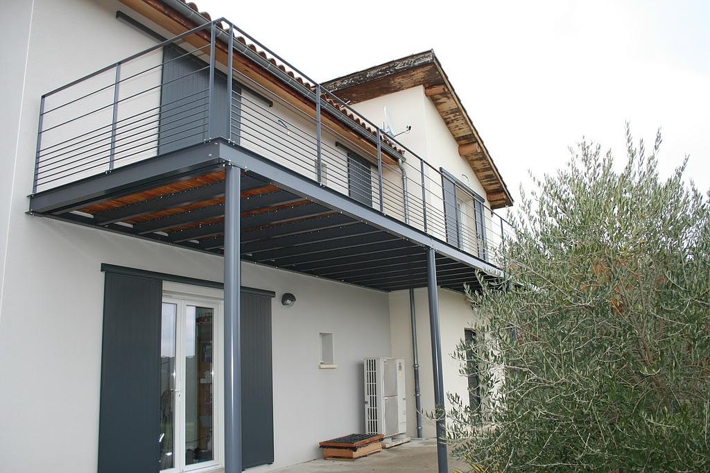 Terrasse surrélevée en métal