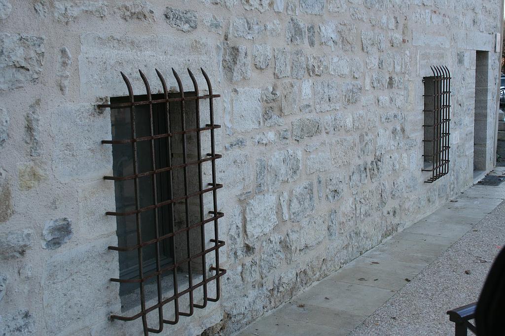 grille fenêtre en fer