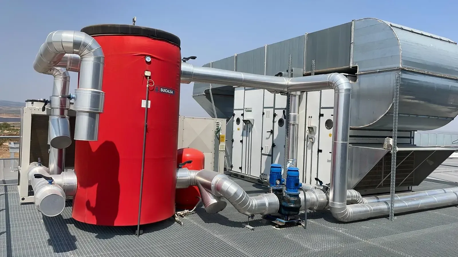 Equipos de climatización en la azotea