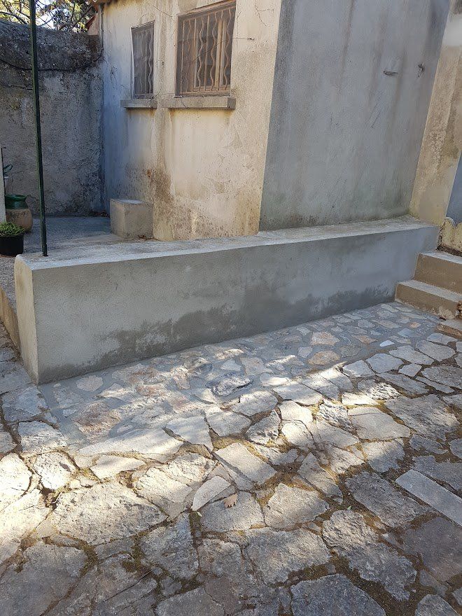 Allée de jardin en cours de travaux