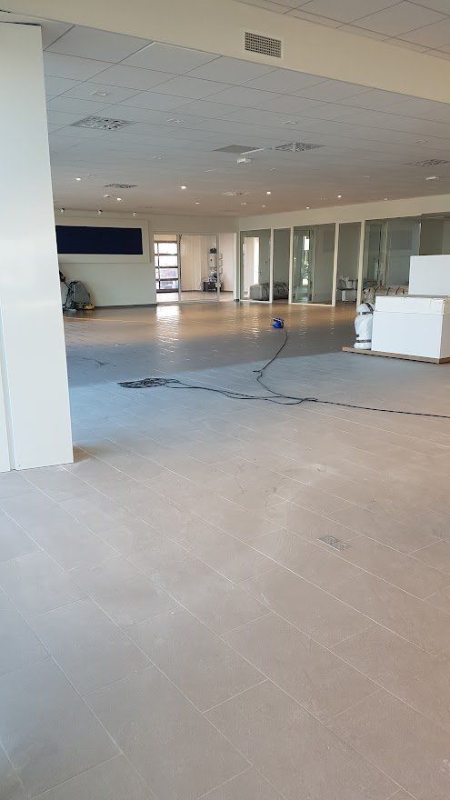 Pose de carrelage dans des bureaux