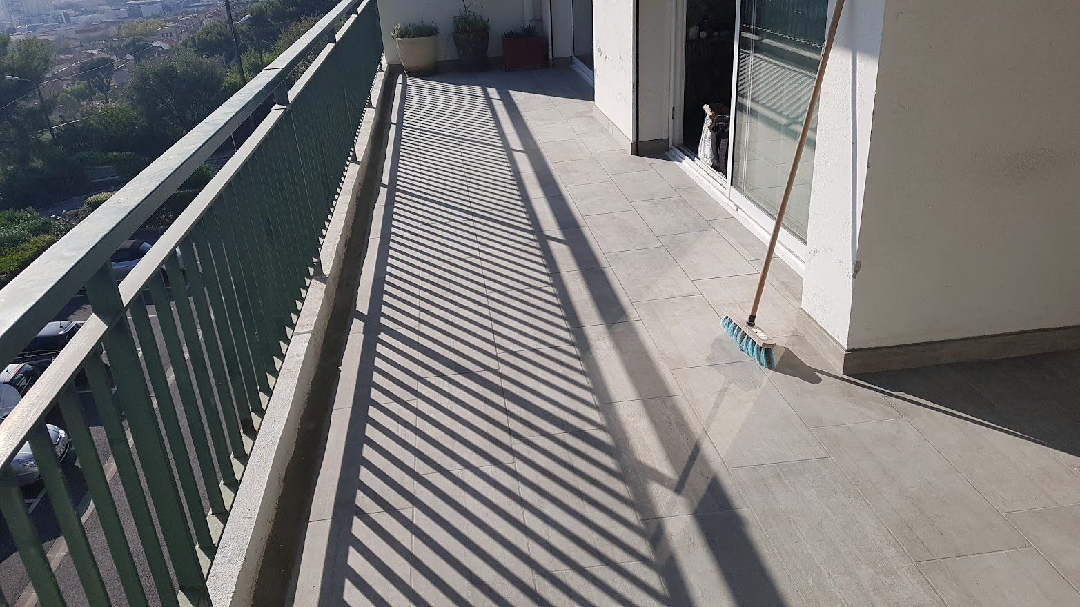 Revêtement en carrelage sur balcon