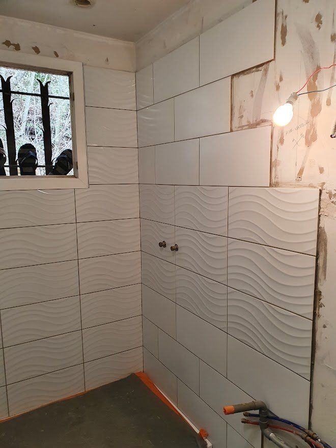 Pose de carrelage dans une salle de bains